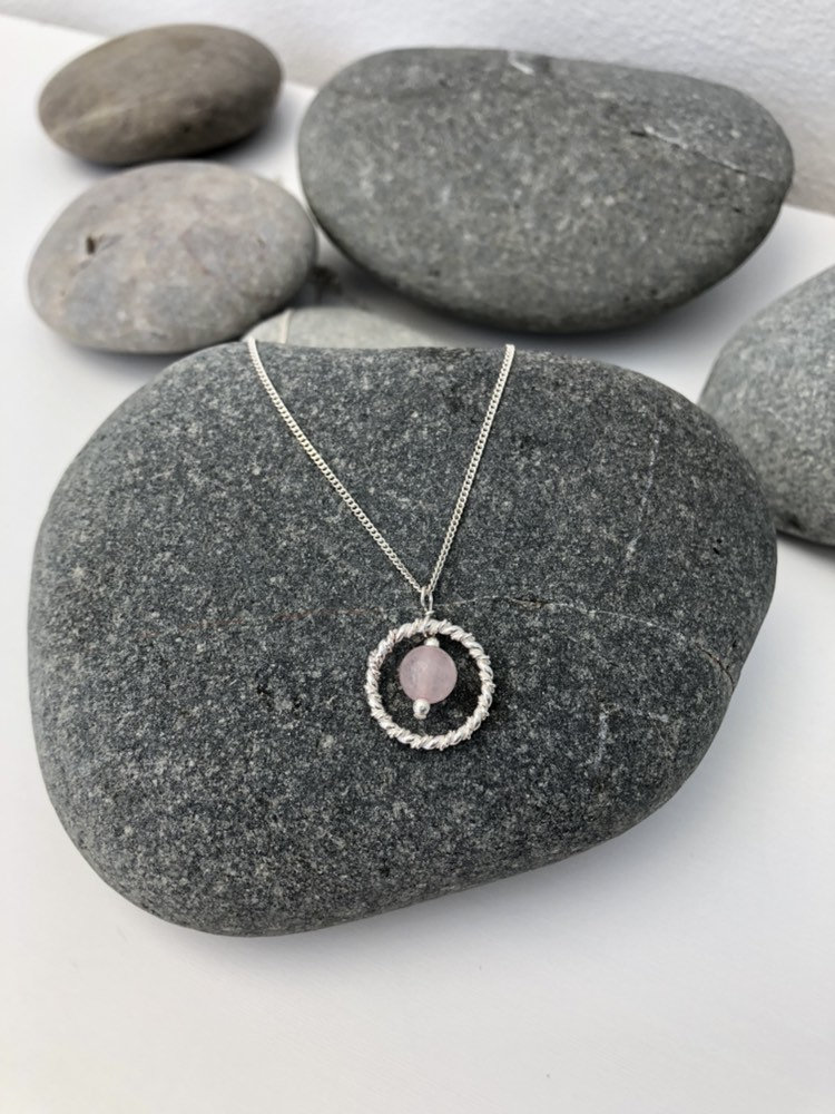 rose quartz necklace 5e456e33